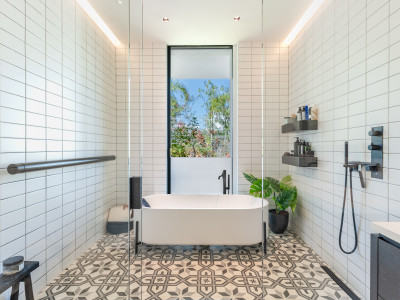 Villa for sale in La Mairena, Marbella East