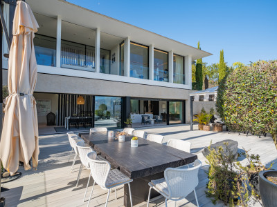 Villa for sale in La Mairena, Marbella East