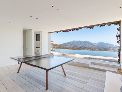 Villa for sale in La Mairena, Marbella East