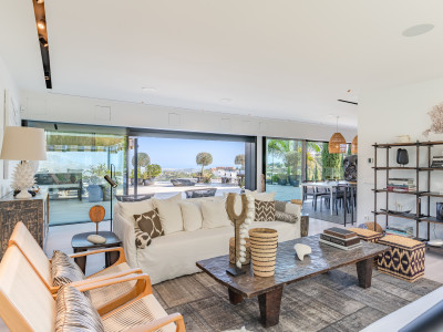 Villa for sale in La Mairena, Marbella East