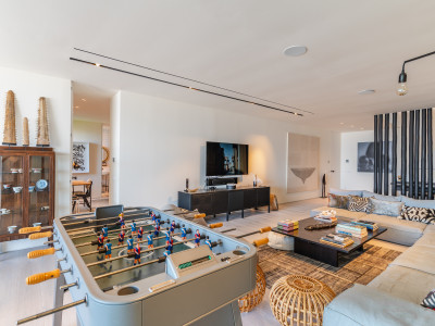 Villa for sale in La Mairena, Marbella East