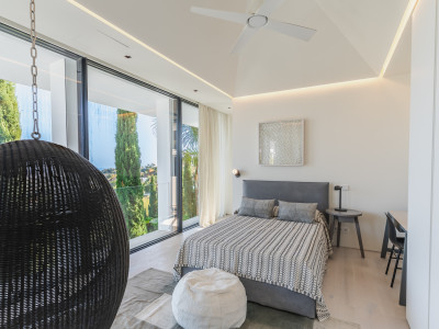 Villa for sale in La Mairena, Marbella East