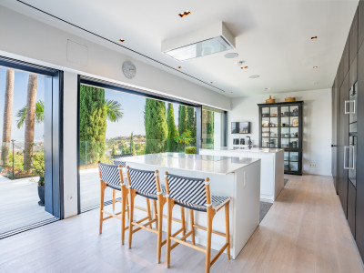 Villa for sale in La Mairena, Marbella East