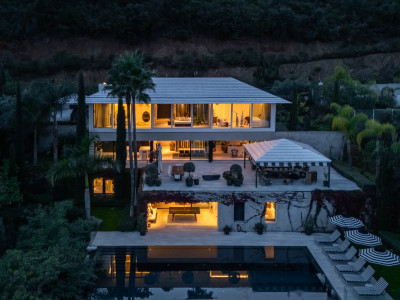 Villa for sale in La Mairena, Marbella East