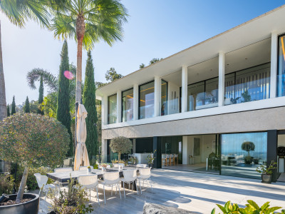 Villa for sale in La Mairena, Marbella East