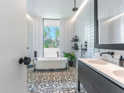 Villa for sale in La Mairena, Marbella East