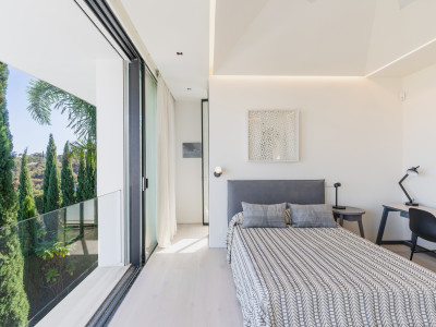 Villa for sale in La Mairena, Marbella East