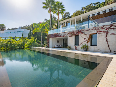 Villa for sale in La Mairena, Marbella East