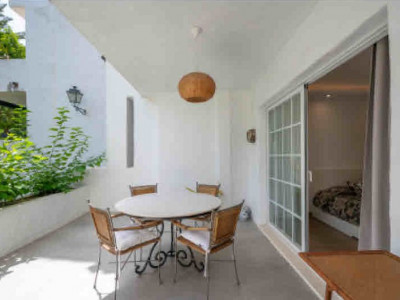 Апартамент на нижнем этаже в продаже в Puente Romano II, Золотая Миля