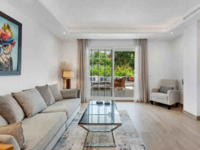 Апартамент на нижнем этаже в продаже в Puente Romano II, Золотая Миля