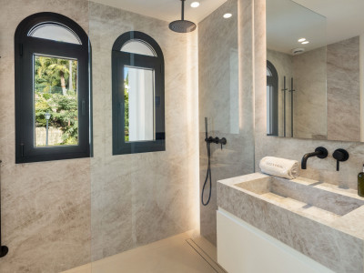 Villa zum Verkauf in Los Arqueros, Benahavis