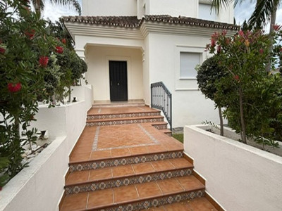 Villa zum Verkauf in Guadalmina Alta, San Pedro de Alcantara