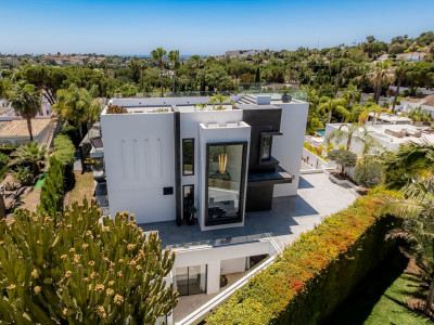 Villa for sale in Nueva Andalucia