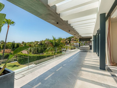 Villa for sale in Nueva Andalucia