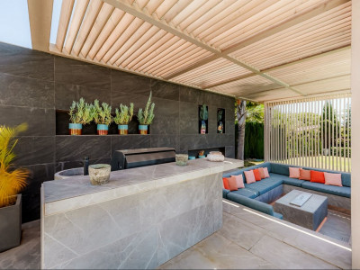 Villa for sale in Nueva Andalucia