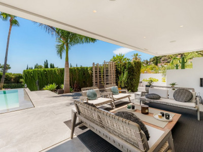 Villa for sale in Nueva Andalucia