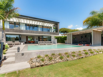 Villa for sale in Nueva Andalucia