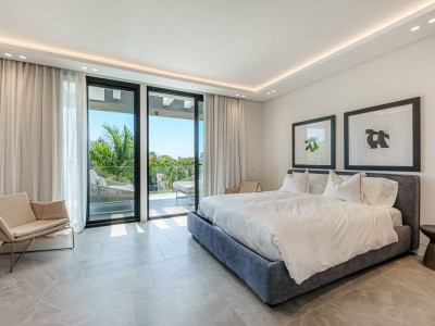 Villa for sale in Nueva Andalucia