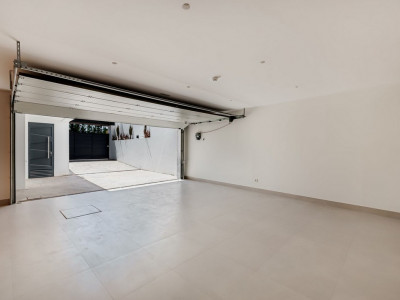 Villa for sale in Nueva Andalucia