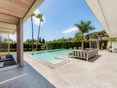 Villa for sale in Nueva Andalucia