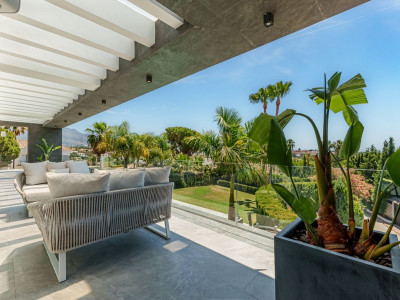 Villa for sale in Nueva Andalucia