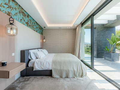 Villa for sale in Nueva Andalucia