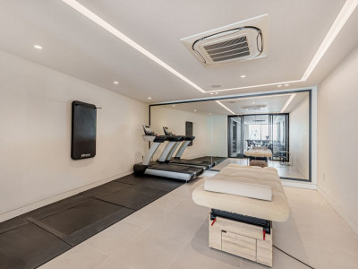 Villa for sale in Nueva Andalucia