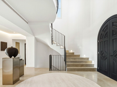 Вилла в продаже в Marbella Club Golf Resort, Бенахавис