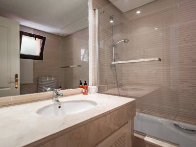 Apartamento en venta en Cumbres de Los Almendros, Benahavis