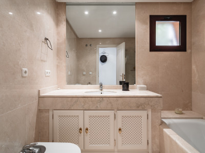 Apartamento en venta en Cumbres de Los Almendros, Benahavis