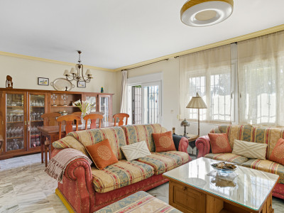 Adosado en venta en El Capricho, Marbella Golden Mile