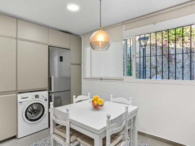 Adosado en venta en El Capricho, Marbella Golden Mile