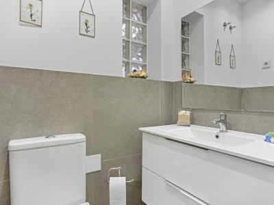 Adosado en venta en El Capricho, Marbella Golden Mile