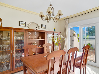 Adosado en venta en El Capricho, Marbella Golden Mile