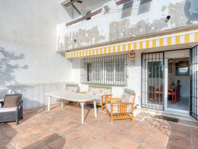 Adosado en venta en El Capricho, Marbella Golden Mile