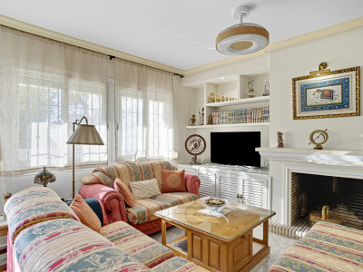 Adosado en venta en El Capricho, Marbella Golden Mile