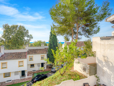 Adosado en venta en El Capricho, Marbella Golden Mile