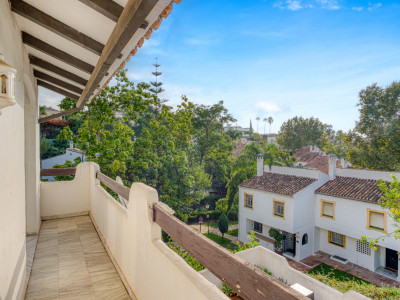 Adosado en venta en El Capricho, Marbella Golden Mile