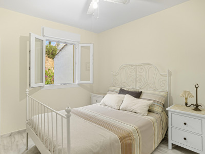 Adosado en venta en El Capricho, Marbella Golden Mile