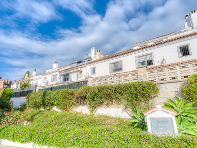Adosado en venta en El Capricho, Marbella Golden Mile