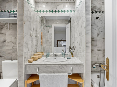 Adosado en venta en El Capricho, Marbella Golden Mile