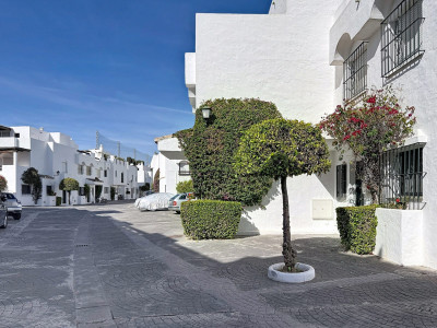 Semi Detached Villa for sale in Guadalvillas, San Pedro de Alcantara