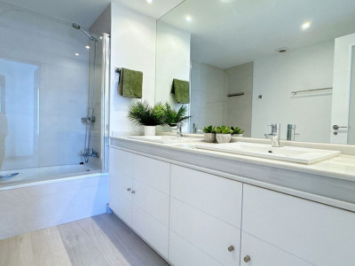 Adosado en venta en La Mairena, Marbella Este