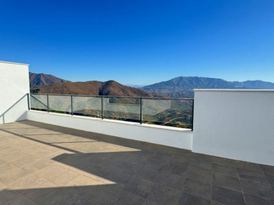 Adosado en venta en La Mairena, Marbella Este