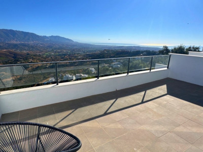 Adosado en venta en La Mairena, Marbella Este