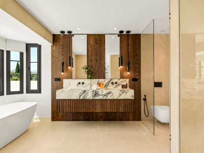 Villa for sale in Las Brisas del Golf, Nueva Andalucia