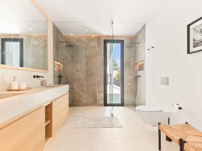 Villa zum Verkauf in Nueva Alcantara, San Pedro de Alcantara