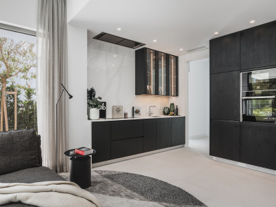 Villa for sale in El Paraiso, Estepona