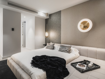 Villa for sale in El Paraiso, Estepona