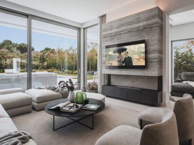 Villa for sale in El Paraiso, Estepona